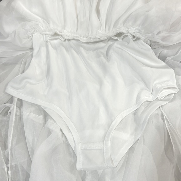 Ieena for Mac Duggal High Low Tiered Gown with Built in Body Suit Size 0 - Picture 8 of 8